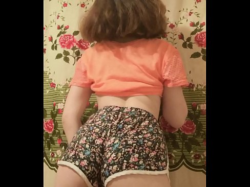❤️ Seksi enom bayek stripping mati dheweke kathok cendhak ing kamera ❌ Porno krasan ing kita ☑